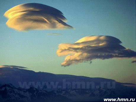 -? - Altocumulus  lenticularis (A?lent)